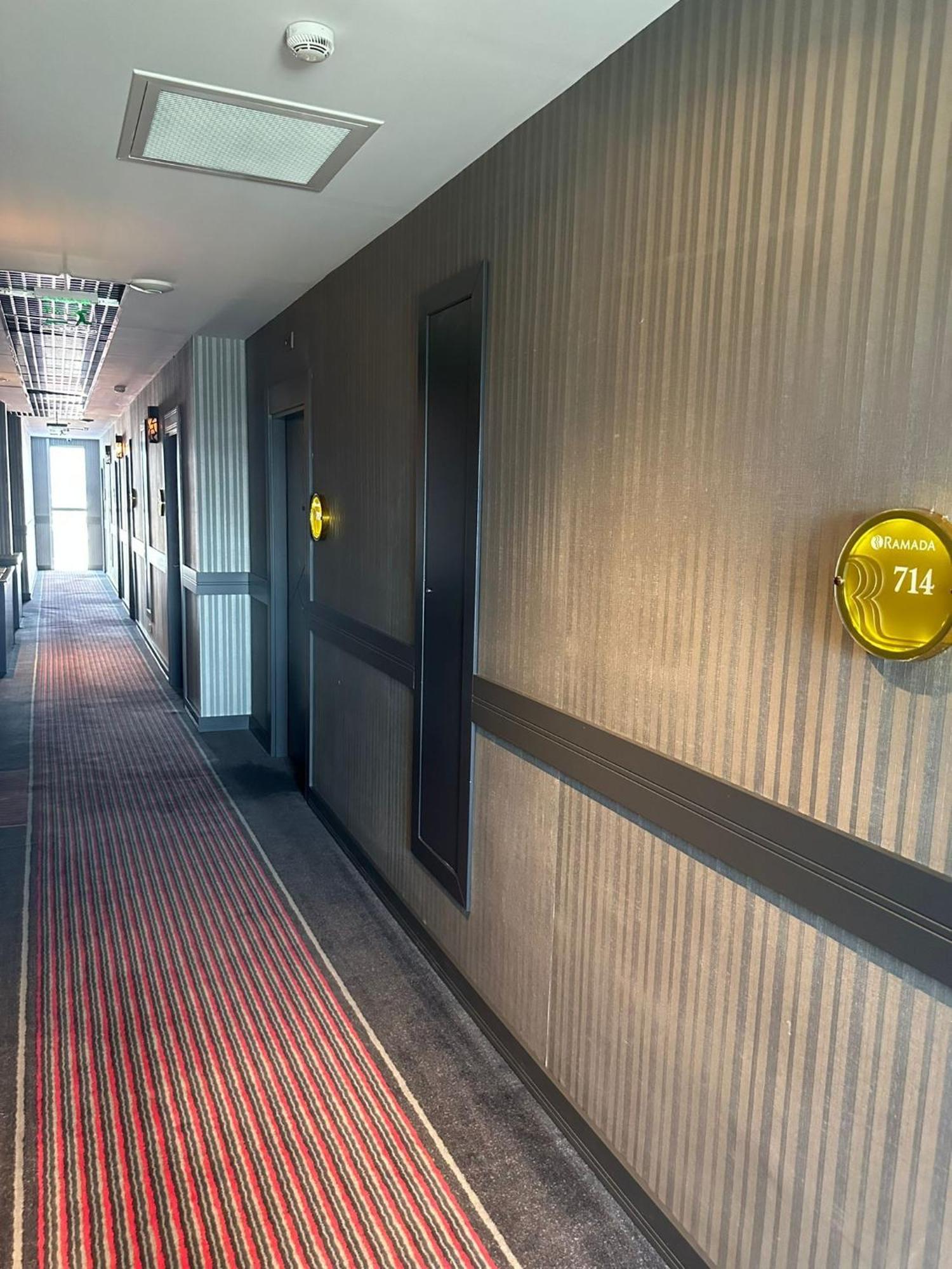 Ramada By Wyndham Готель 3*
