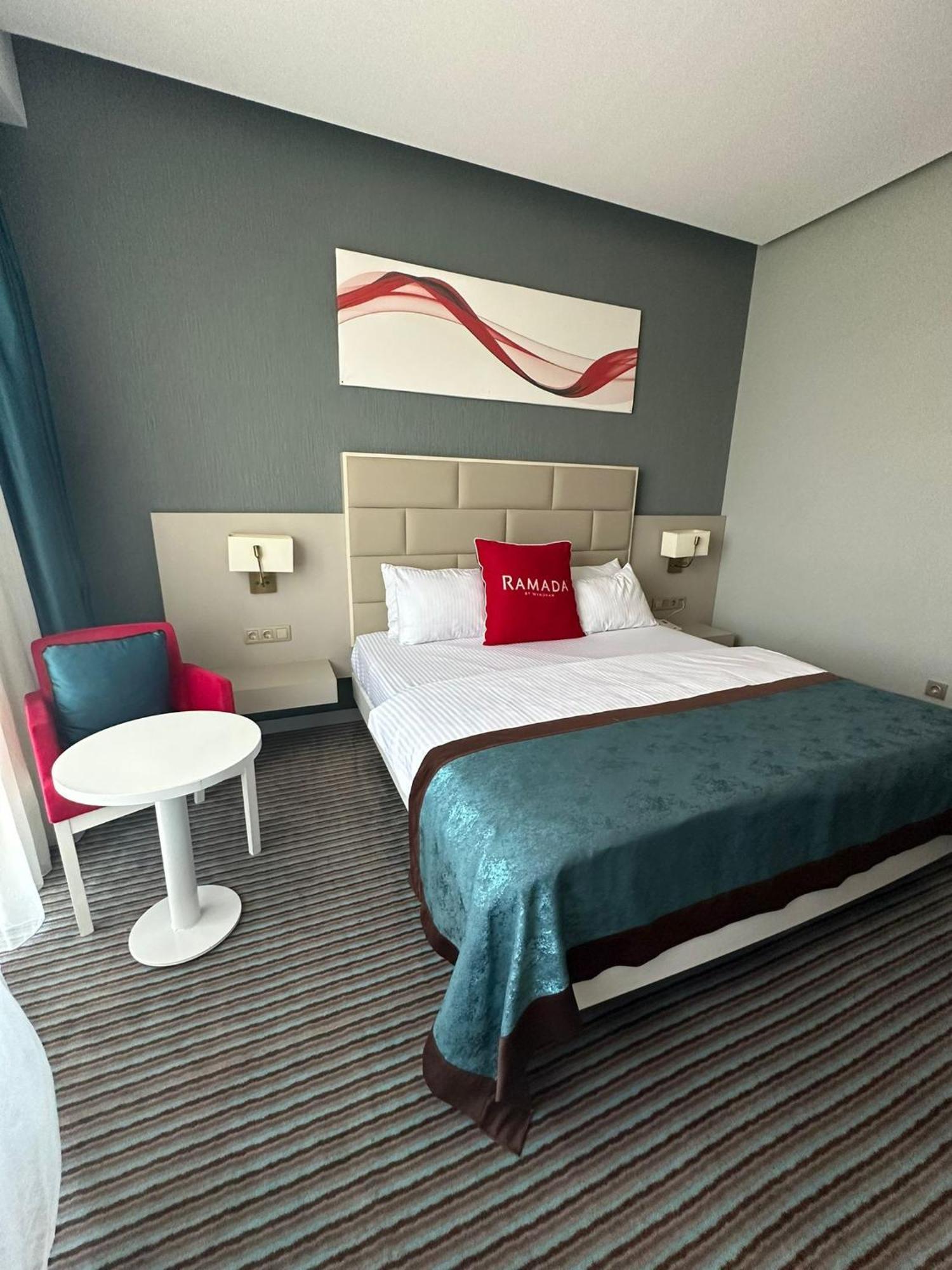 Готель Ramada By Wyndham 3*