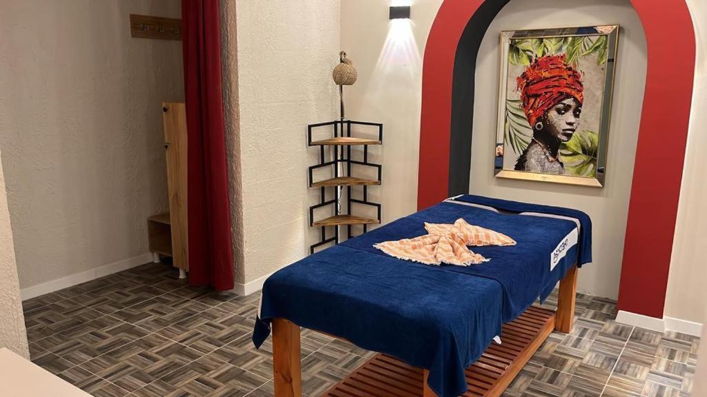 Ramada By Wyndham מלון 3*